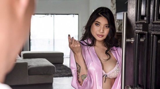 Ateşli Ev Sahibi, Mimardan Önce Amcığını Elden Geçirmesini İstiyor Türkçe Altyazılı Porno